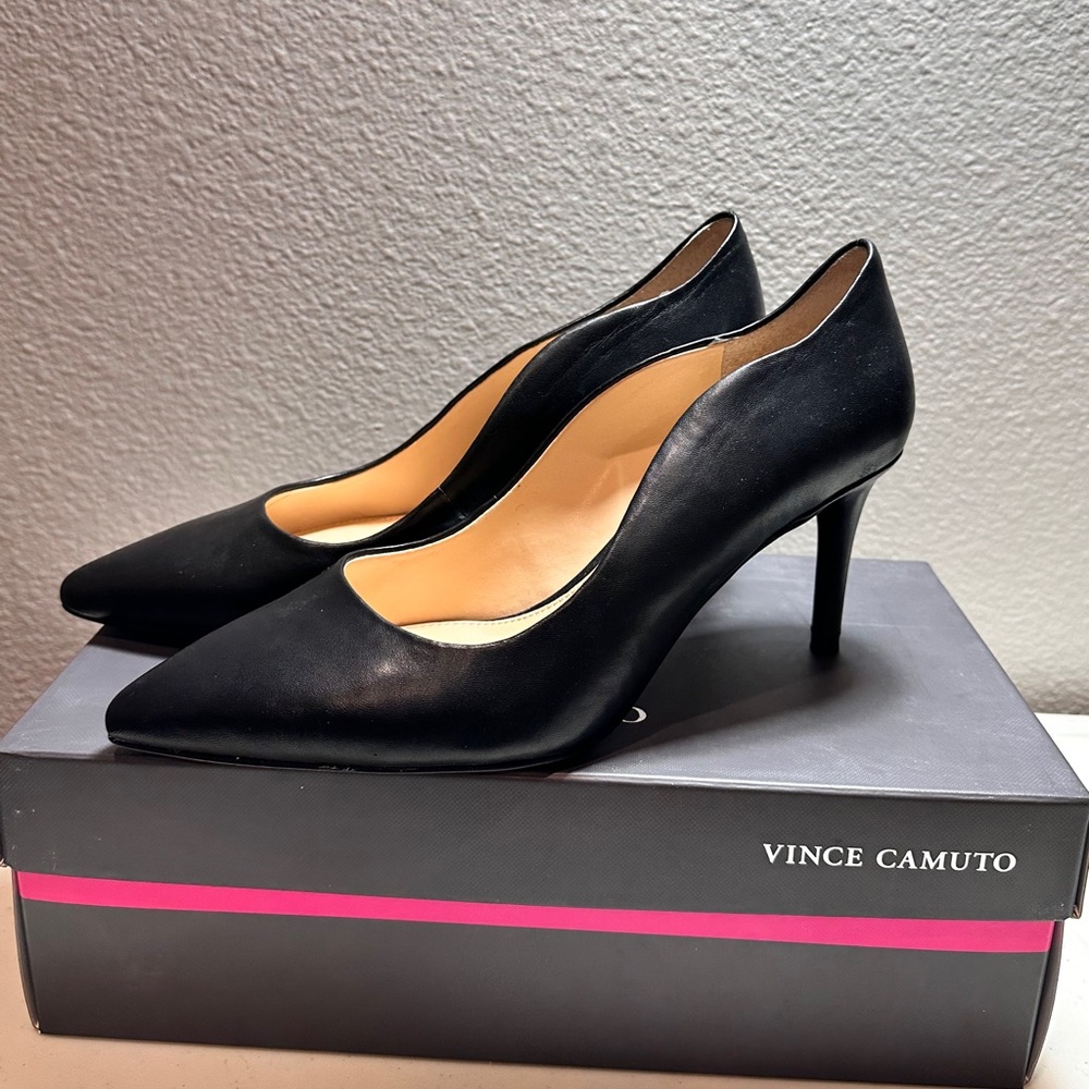 Vince Camuto Size 7.5 Black Leather Heels Jaynita Pointed Toe